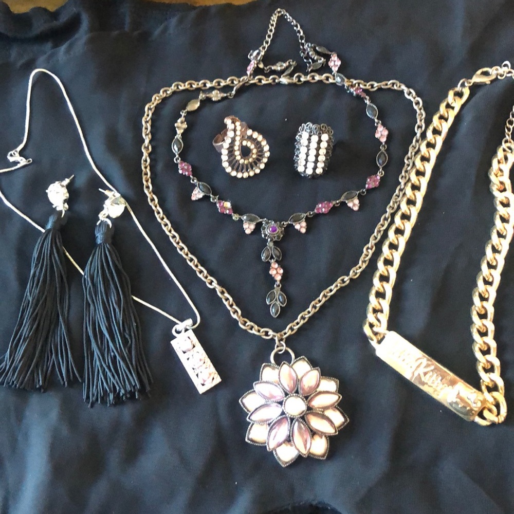 Jewelry set (hello Kitty necklace)